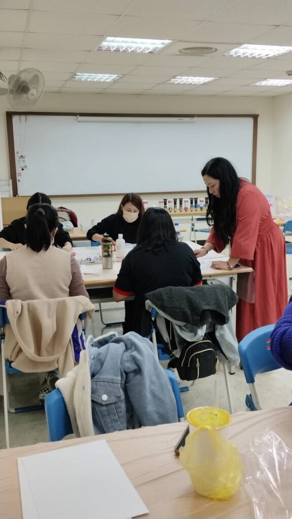 若有齊事 台南手作教室 台南捏塑教室 藝術輔療 藝術陪伴 台南畫室 何若齊 用雙手創造奇蹟