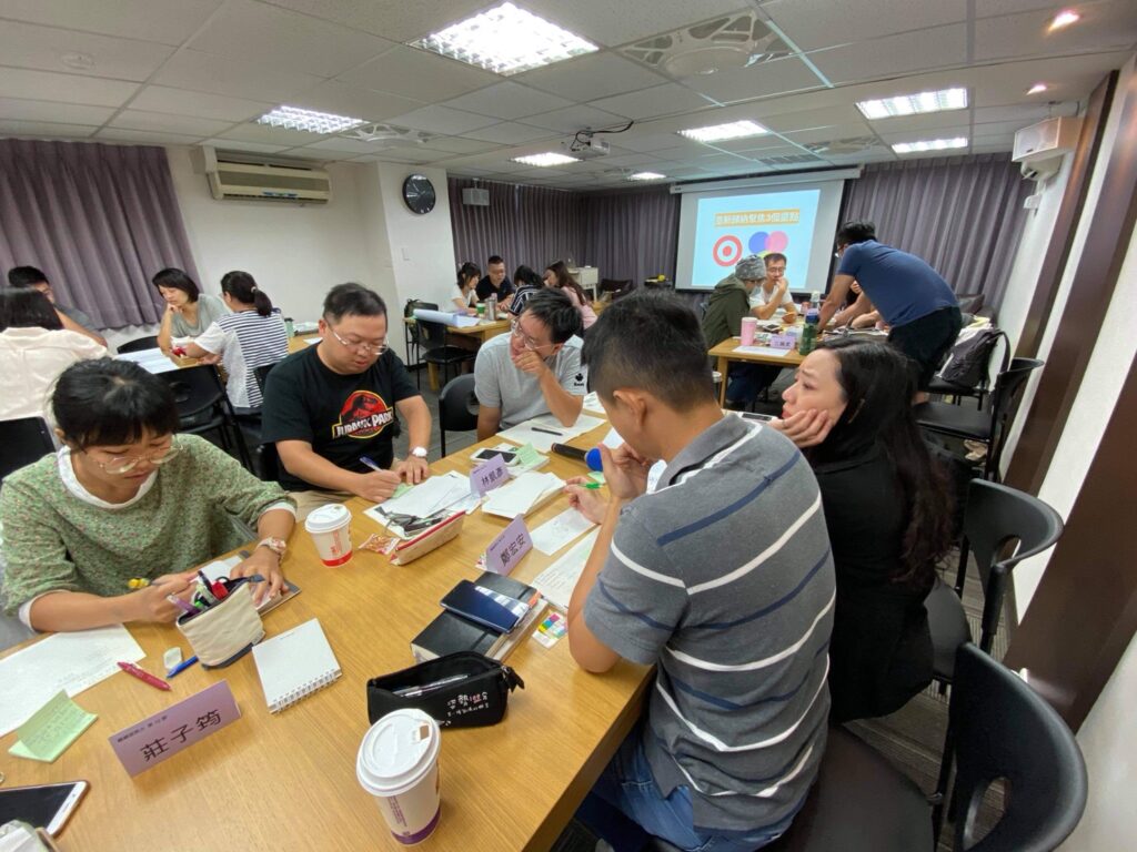 若有齊事 台南手作教室 台南捏塑教室 藝術輔療 藝術陪伴 台南畫室 何若齊 用雙手創造奇蹟