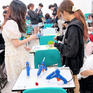 若有齊事 藝術輔療 藝術創伴 創伴師 台南藝術輔療 毛根手作 台南手作教室 台南捏塑教室 台南畫室 何若齊 用雙手創造奇蹟