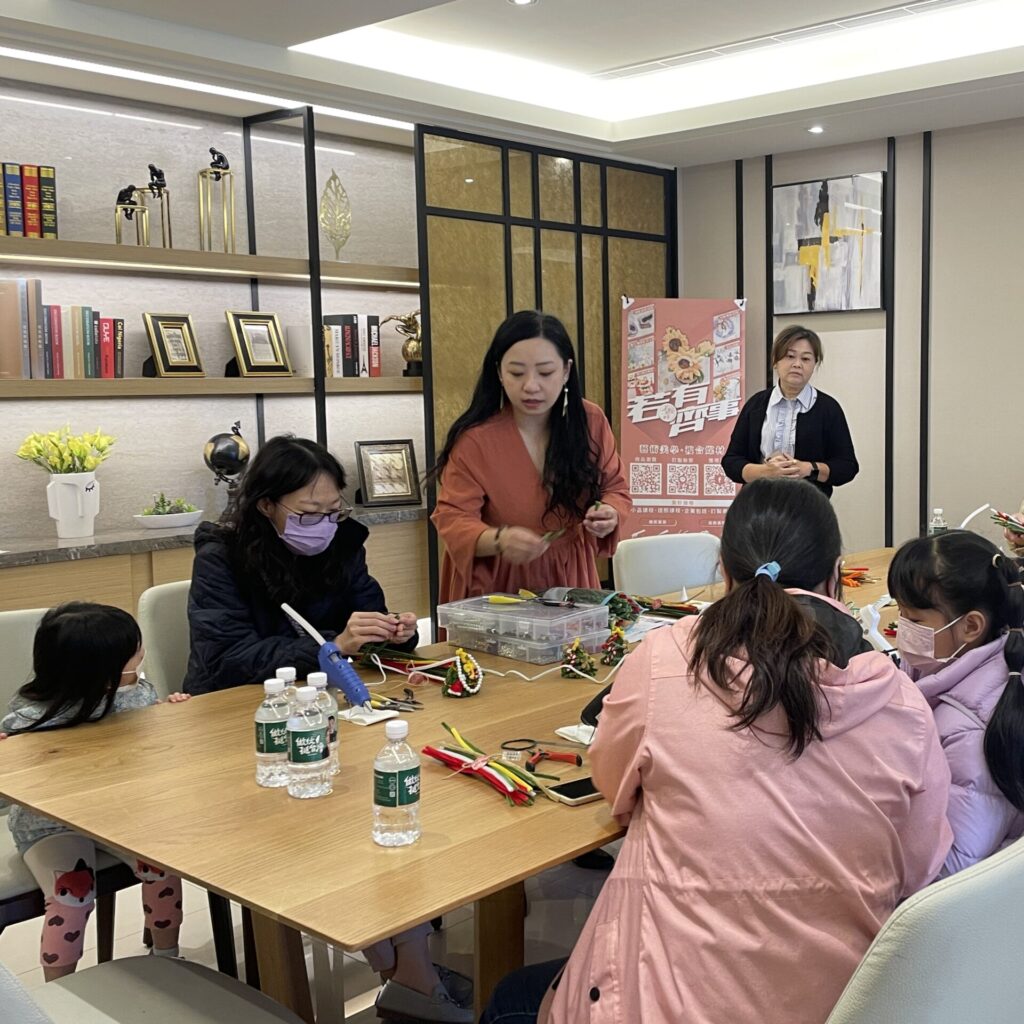 若有齊事 藝術輔療 藝術創伴 創伴師 台南藝術輔療 毛根手作 台南手作教室 台南捏塑教室 台南畫室 何若齊 用雙手創造奇蹟