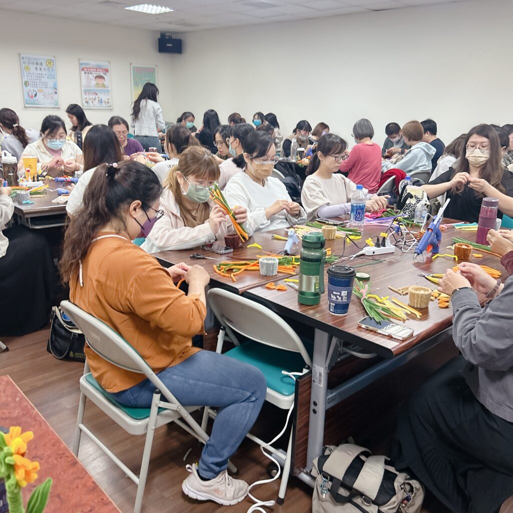 若有齊事 藝術輔療 藝術創伴 創伴師 台南藝術輔療 毛根手作 台南手作教室 台南捏塑教室 台南畫室 何若齊 用雙手創造奇蹟
