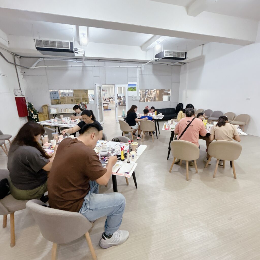 若有齊事 藝術輔療 藝術創伴 創伴師 台南藝術輔療 毛根手作 台南手作教室 台南捏塑教室 台南畫室 何若齊 用雙手創造奇蹟